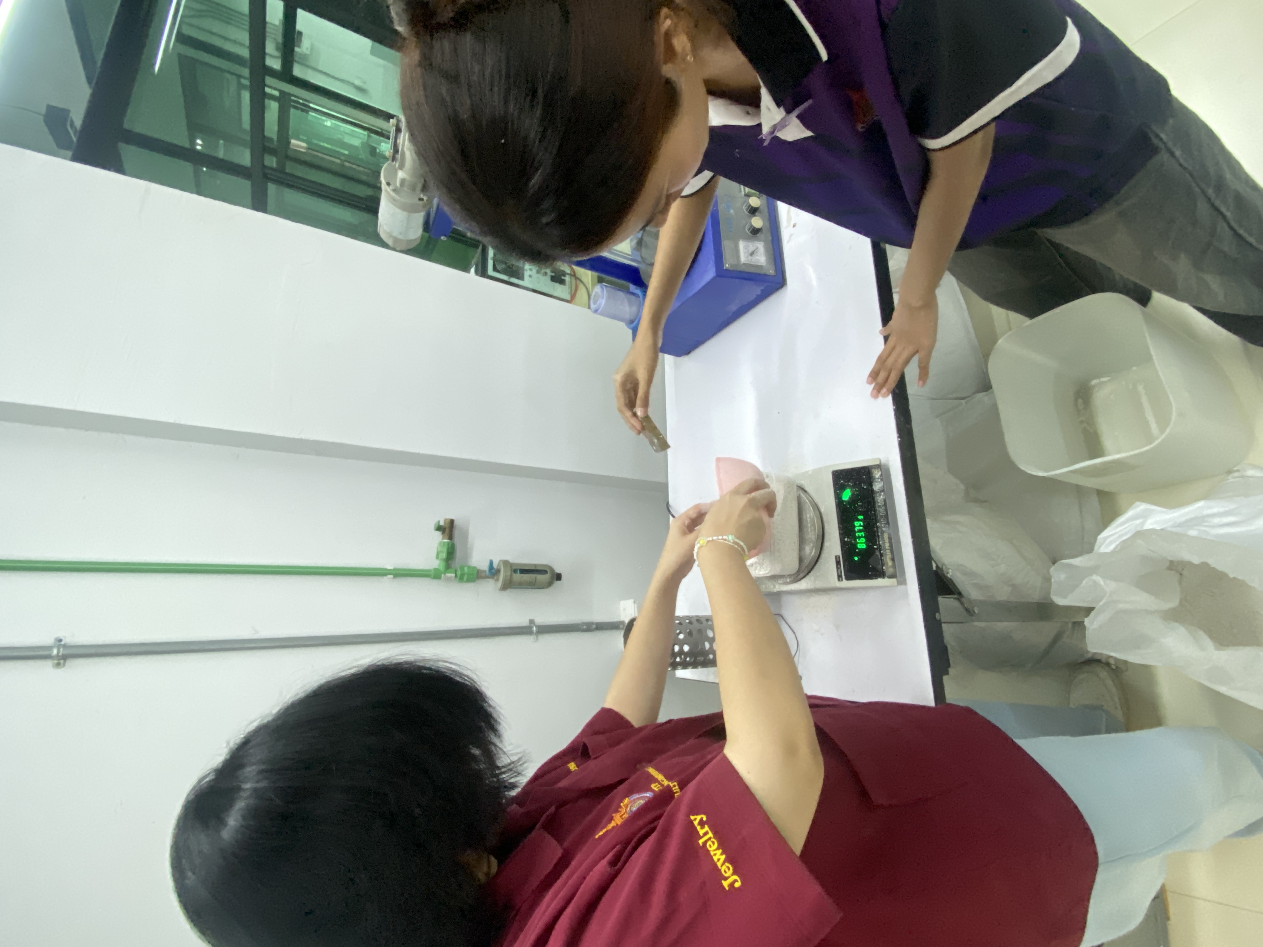 Weighing investment powder
